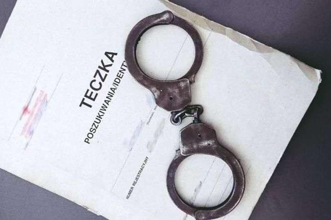 Poszukiwany ukrywał się od 8 lat. Najbliższe 5 spędzi za kratami