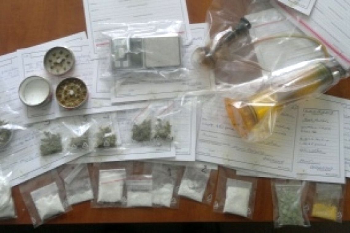 Poszukiwany wpadł z narkotykami