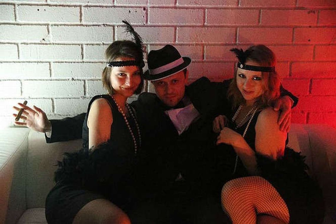 Potańcówka w stylu retro na Dzień Kobiet w CK Potańcówka w stylu retro na Dzień Kobiet w CK