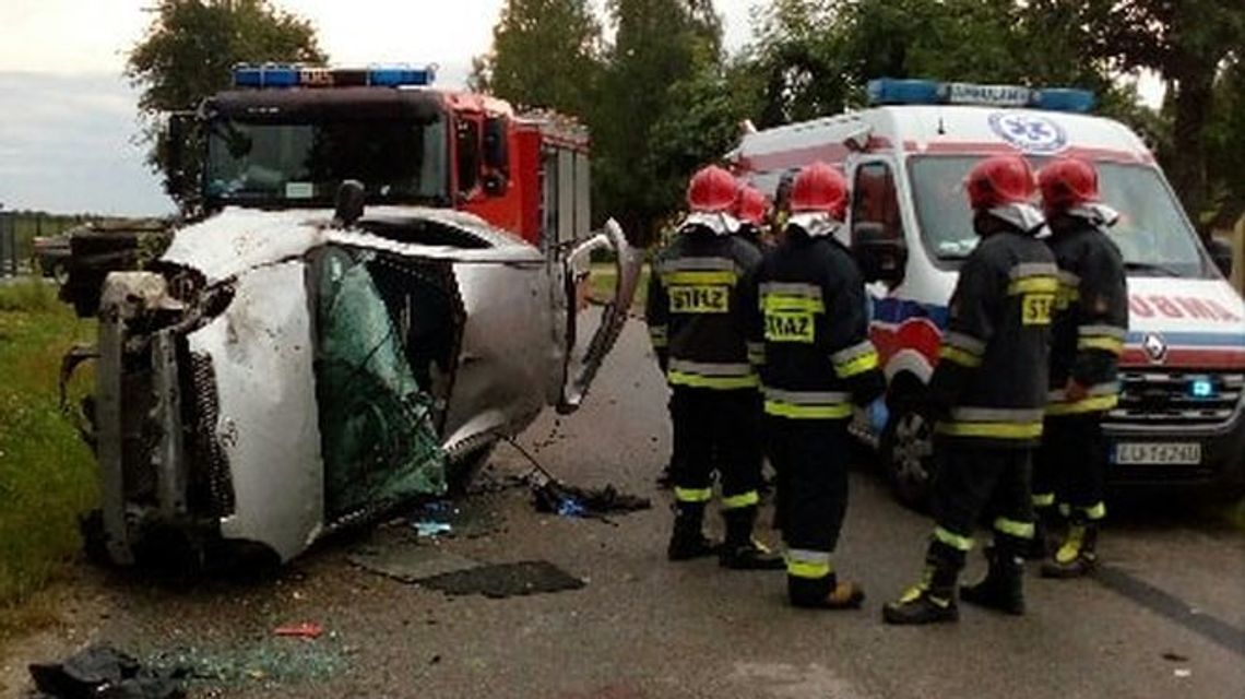 Potężny wypadek koło Łęcznej. Dwie ranne osoby zabrane do szpitala
