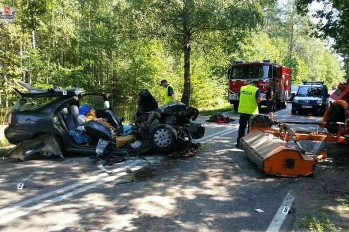 Potoczek: Zderzenie auta z ciągnikiem. Dwie osoby zginęły