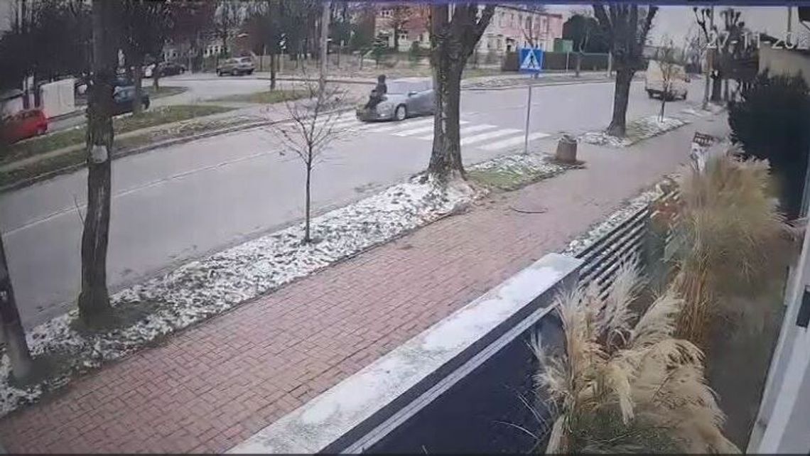 Potrącenie na przejściu dla pieszych. Policja publikuje nagranie ku przestrodze