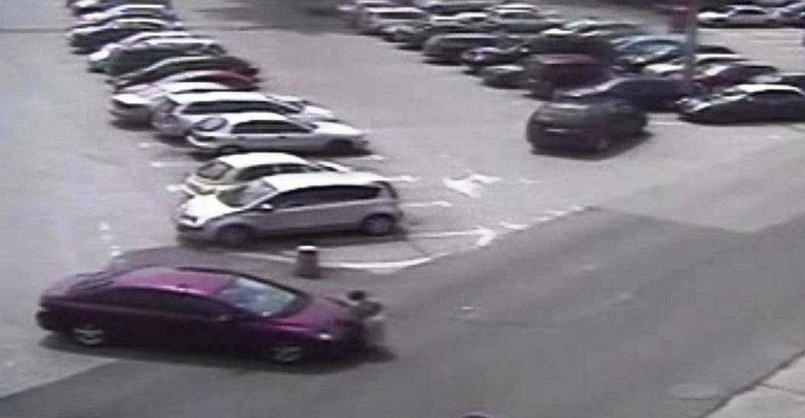 Potrącenie pieszej na ul. Orkana. Kierowca nagle ruszył (wideo)