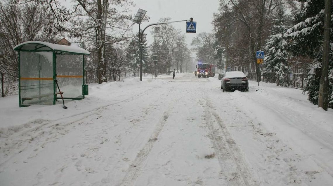 Potrącił 14-latkę i uciekł. Policja zatrzymała kierowcę Potrącił 14-latkę i uciekł. Policja zatrzymała kierowcę