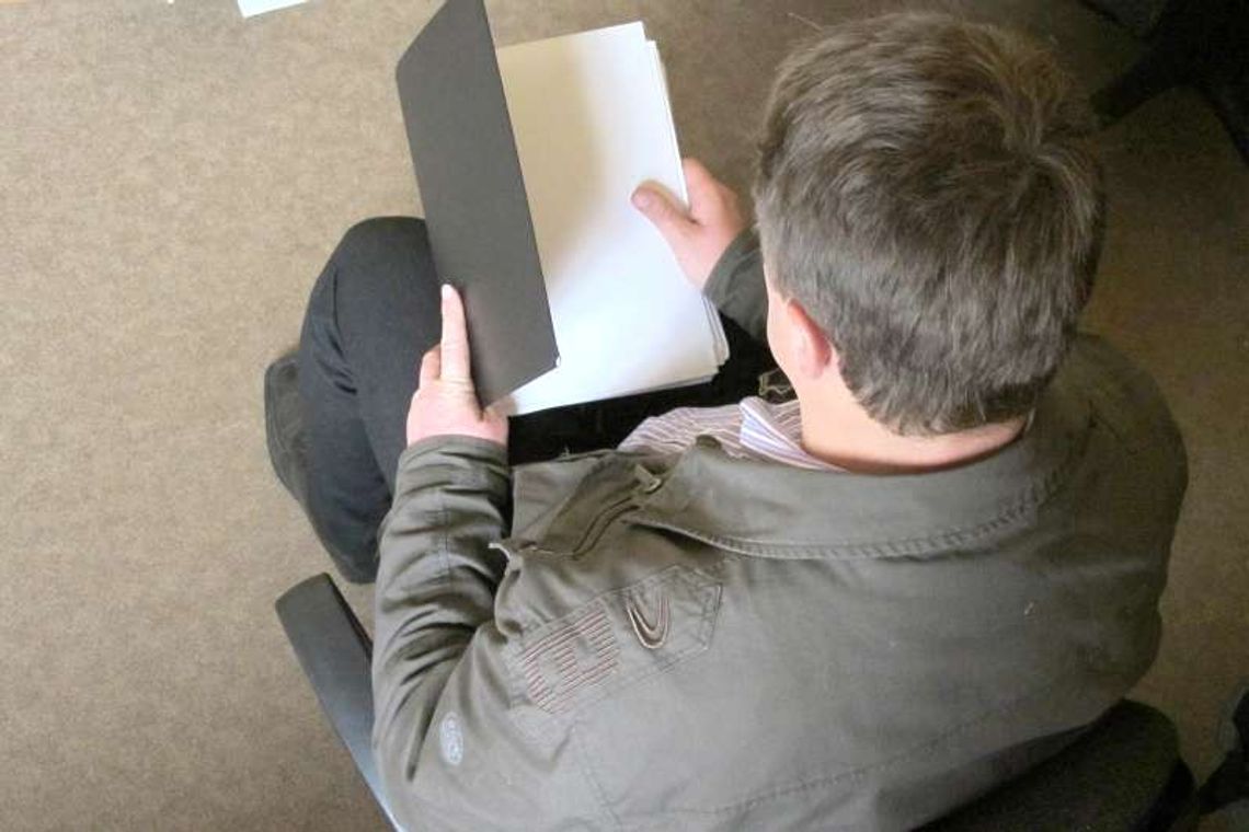 Potrącił go samochód. Sąd każe mu płacić grzywnę