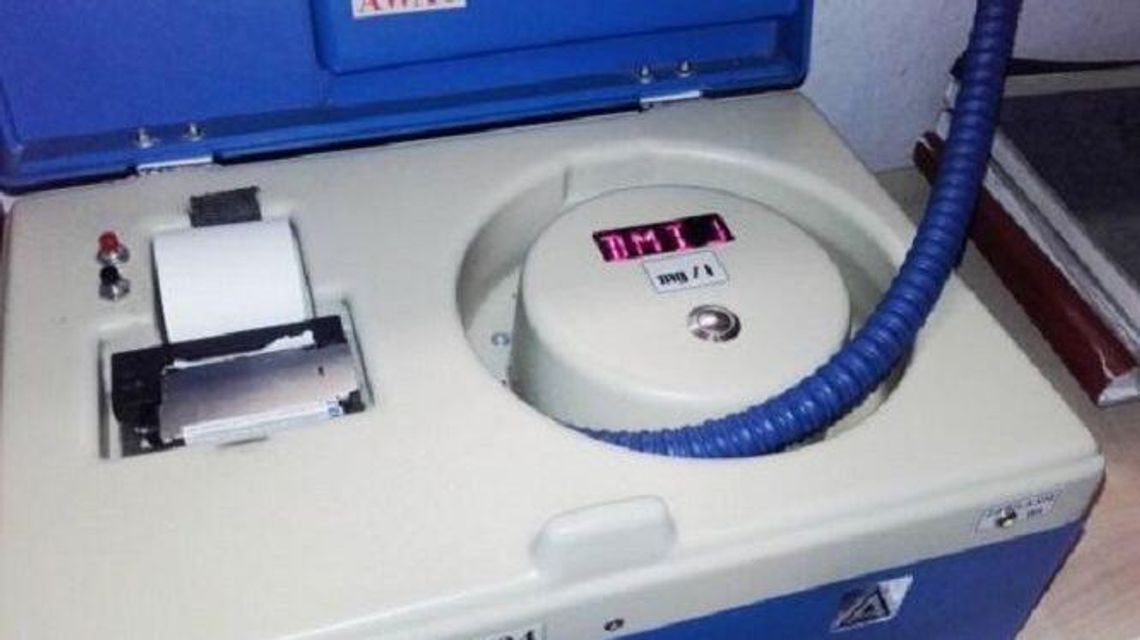 Potrącił go samochód, więc pojechał zgłosić to na komendę. Nie przewidział jednego