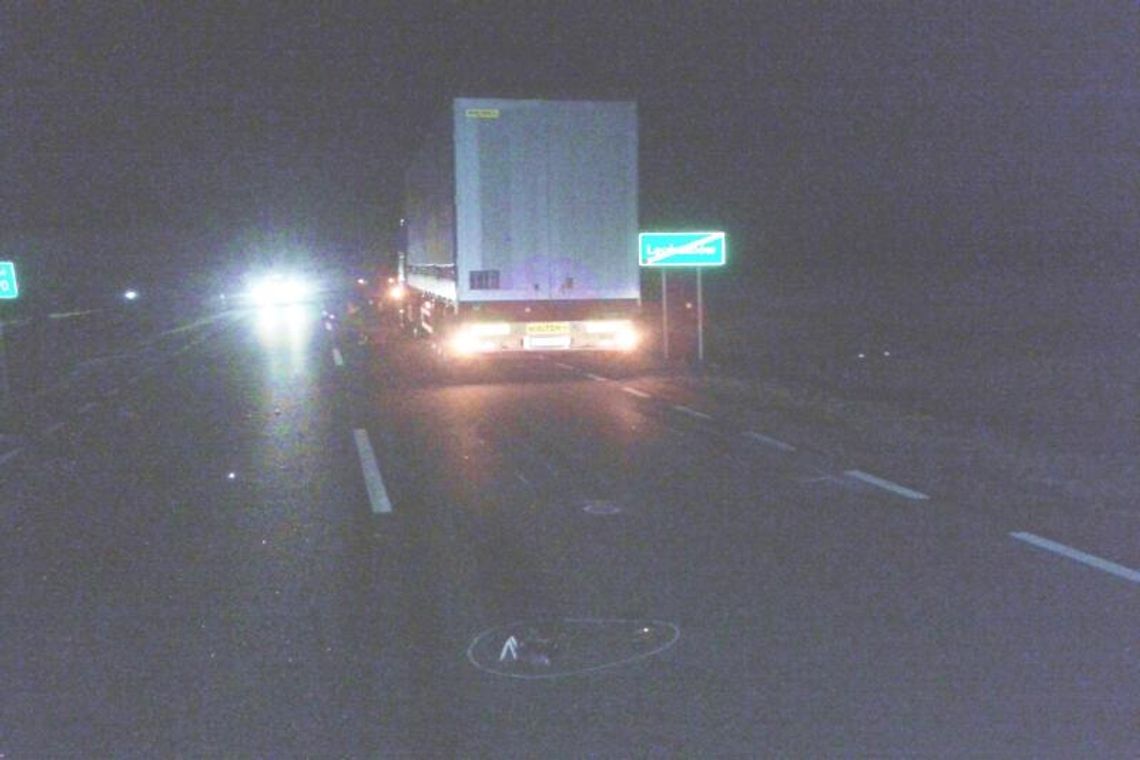 Potrącił kobietę i odjechał. Potem przejechała ją ciężarówka