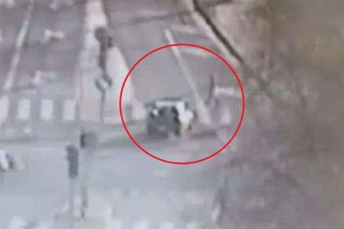 Potrącił kobietę na przejściu i pojechał do marketu na zakupy [wideo]