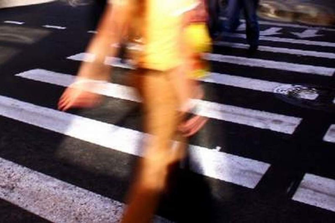 Potrącił kobietę na przejściu i uciekł, później zgłosił się na policję