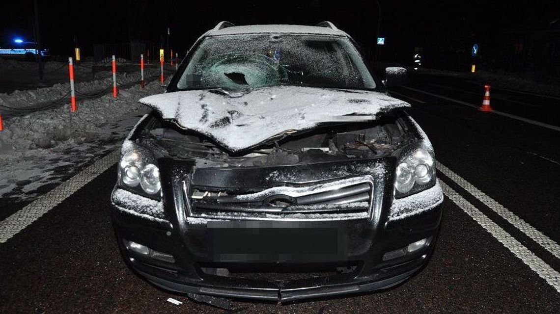 Potrącił nastolatkę na pasach. Wezwano śmigłowiec Potrącił nastolatkę na pasach. Wezwano śmigłowiec