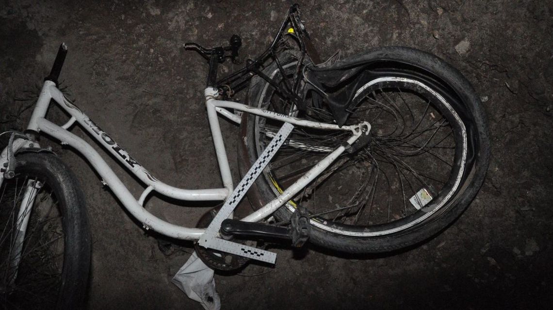 Potrącił rowerzystkę i uciekł z miejsca wypadku. Policja szuka świadków Potrącił rowerzystkę i uciekł z miejsca wypadku. Policja szuka świadków