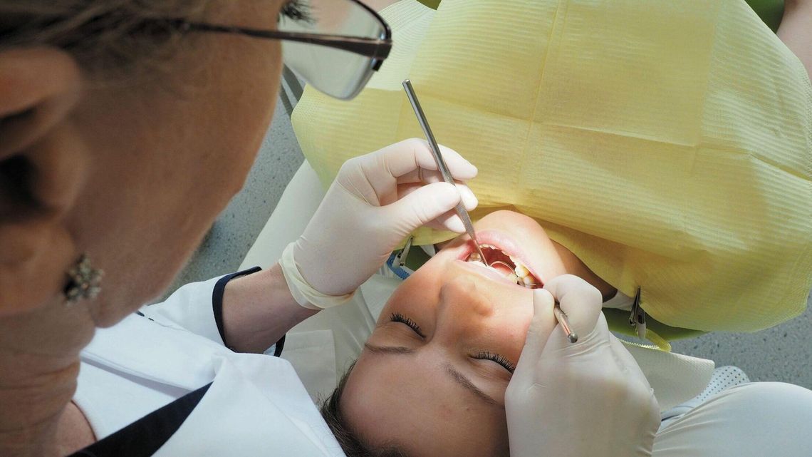 "Potraktowali nas jak trędowate". Na kwarantannie zęba nie wyleczysz