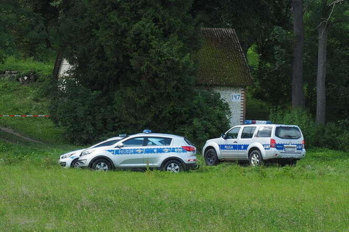 Potrójne zabójstwo w Piaskach Szlacheckich. Los zabójcy w rękach psychiatrów Potrójne zabójstwo w Piaskach Szlacheckich. Los zabójcy w rękach psychiatrów