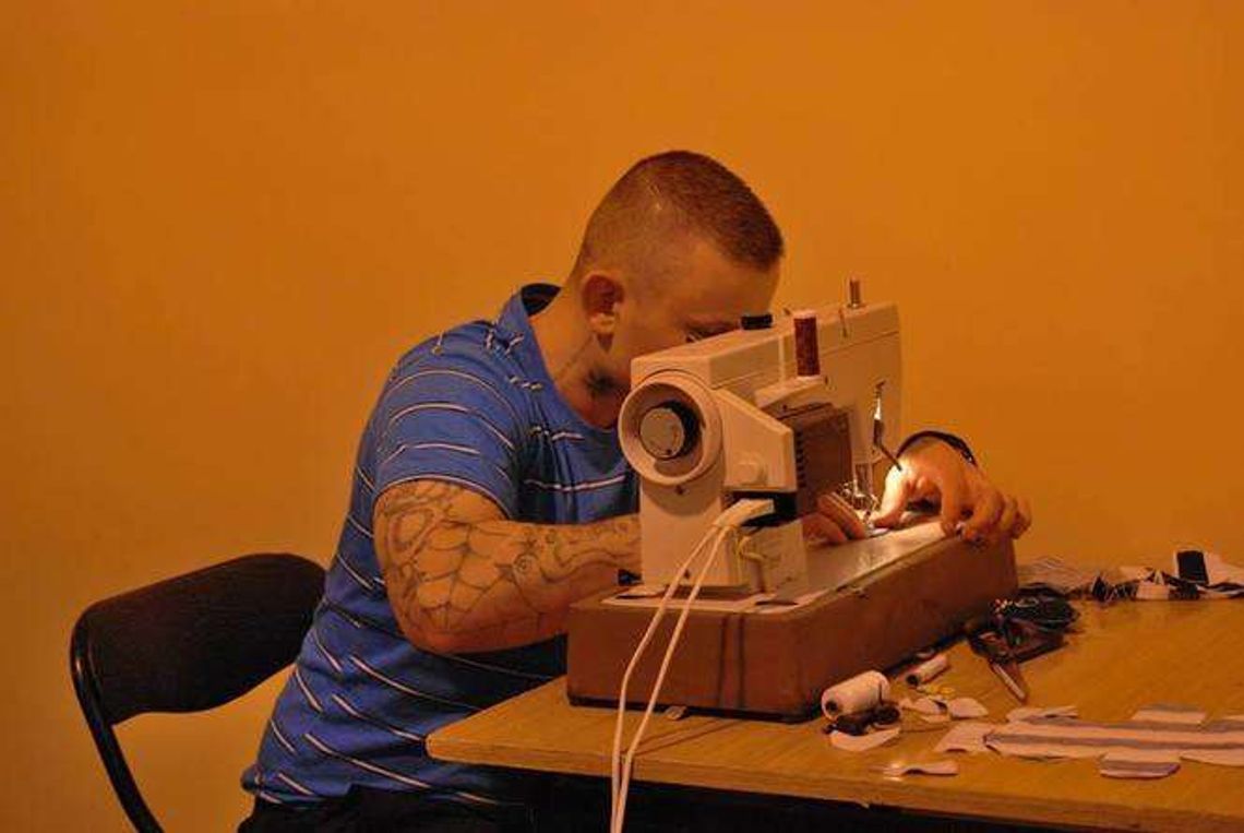 Potrzeba tkanin i maszyn do szycia. Apel Bialskich Cudów