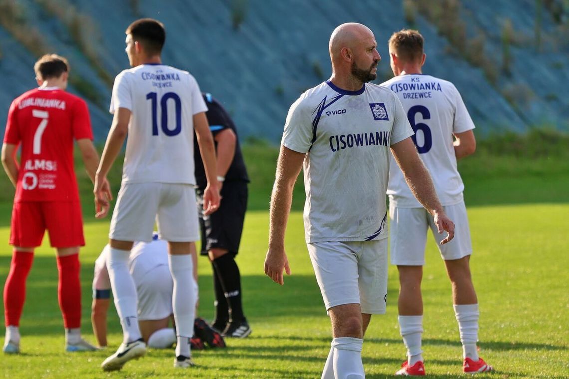 Potworny ścisk w tabeli lubelskiej klasy okręgowej