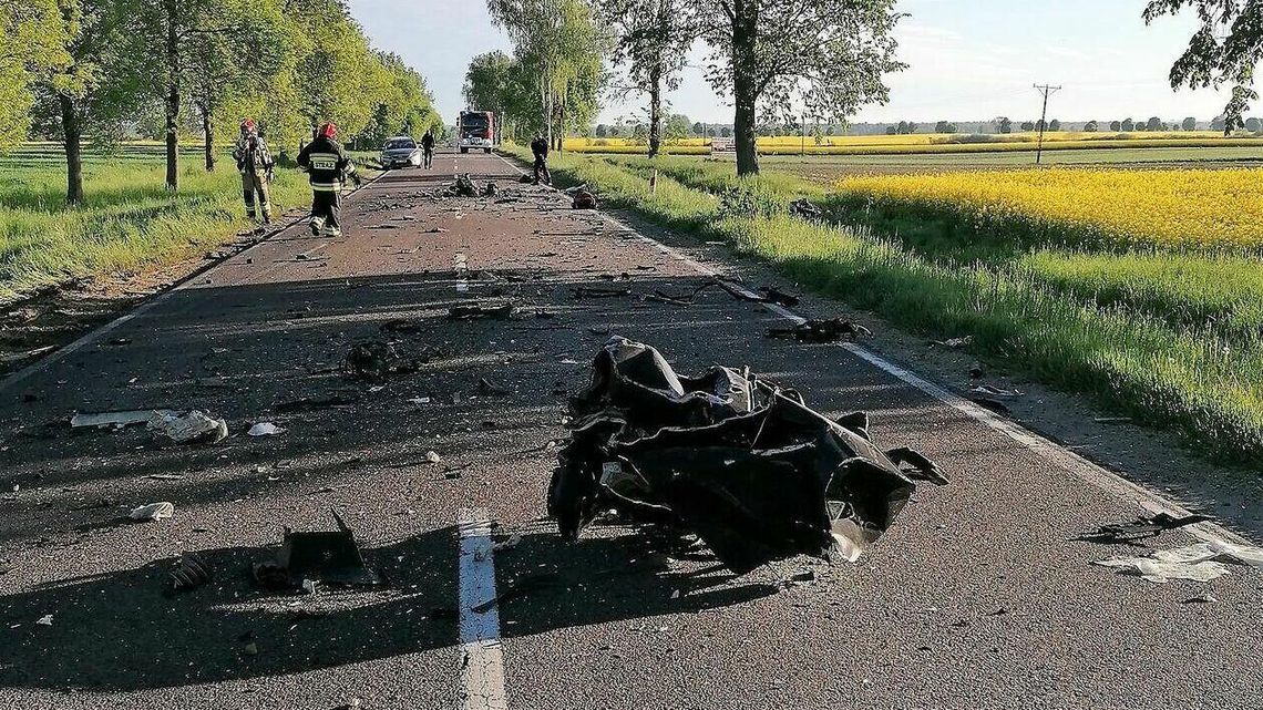 Potworny wypadek. 19-letni kierowca forda zginął na miejscu