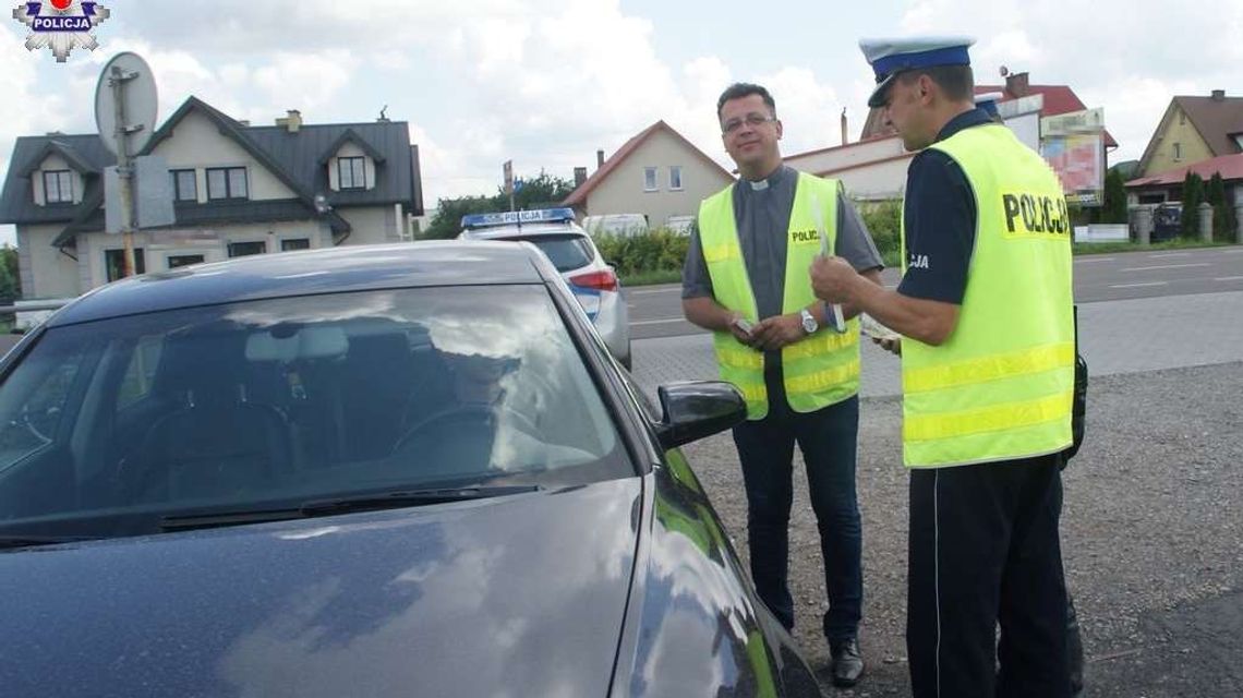 Pouczenie i obrazek ze św. Krzysztofem zamiast mandatu. Nietypowa akcja policji Pouczenie i obrazek ze św. Krzysztofem zamiast mandatu. Nietypowa akcja policji
