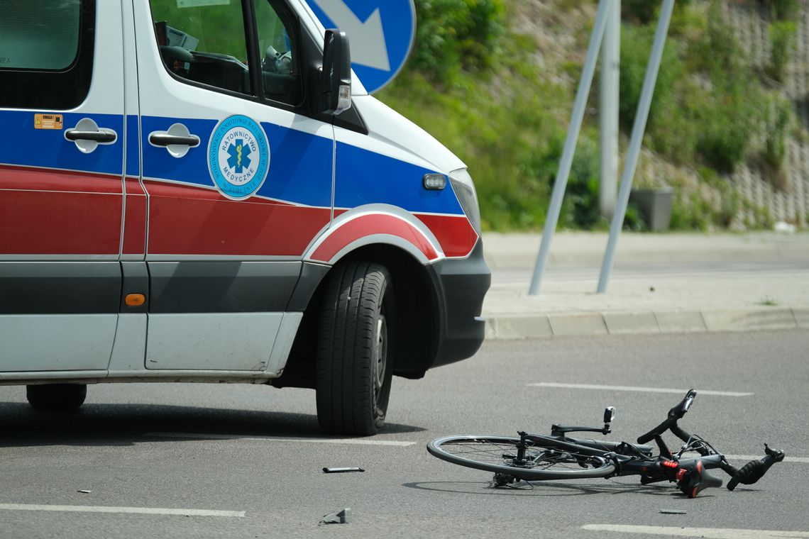 Poważny wypadek na jednej z lubelskich ulic. Rowerzysta w ciężkim stanie trafił do szpitala Poważny wypadek na jednej z lubelskich ulic. Rowerzysta w ciężkim stanie trafił do szpitala