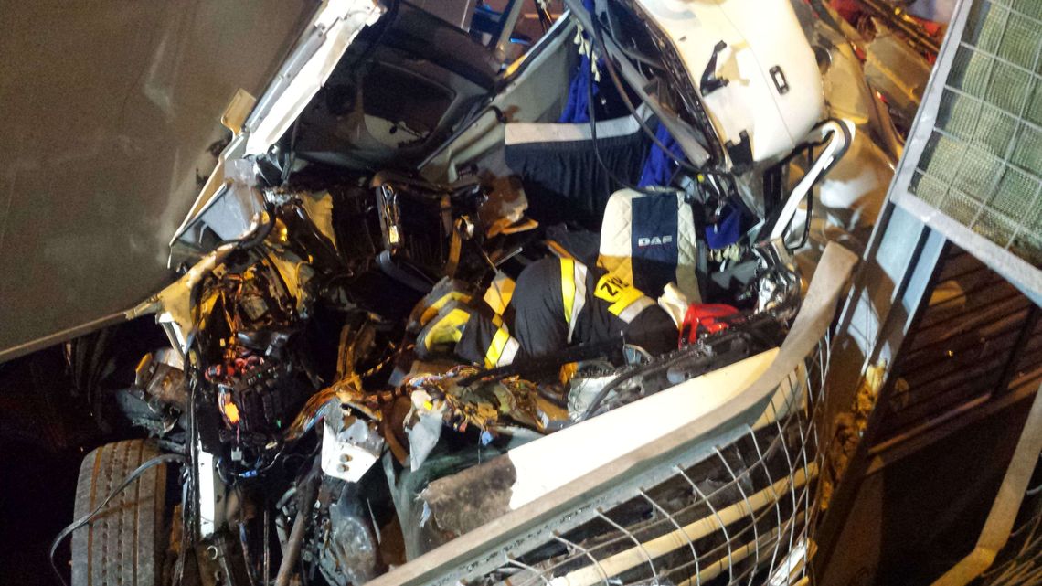 Poważny wypadek w Kazimierzówce. Kilkugodzinna akcja ratunkowa na S17 [zdjęcia]