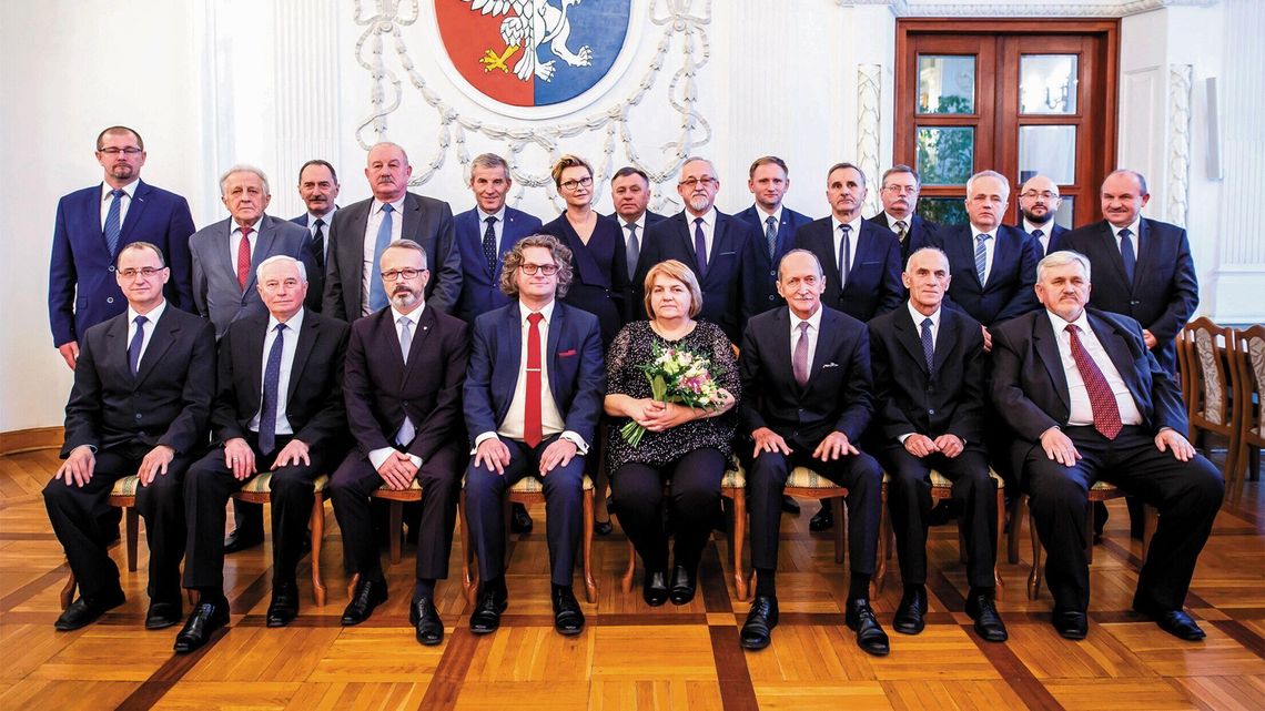 Powiat bez starosty. Radni PiS odwołali zarząd z PiS