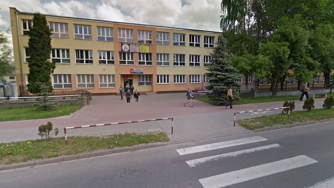 Powiat chce sprzedać działkę przy szkole w Międzyrzecu Podlaskim. Radni mają wątpliwości