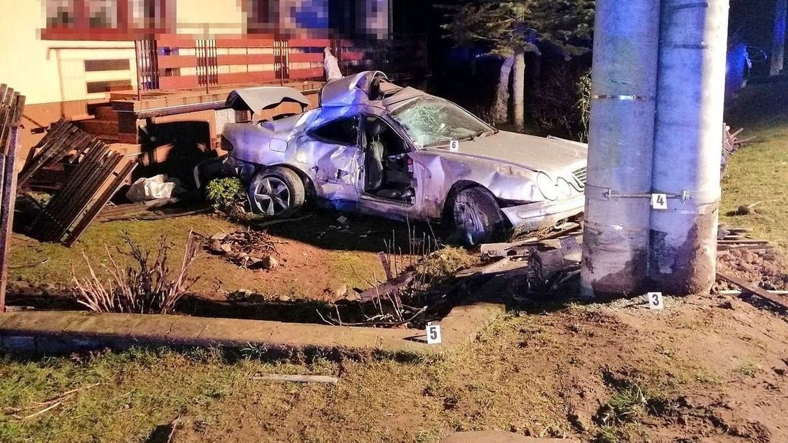 Powiat kraśnicki: zakończył jazdę na słupie