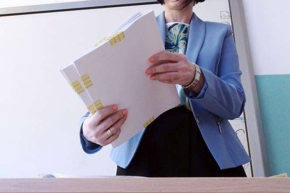 Powiat ma problemy z domknięciem budżetu. Zaoszczędzi na nauczycielach?
