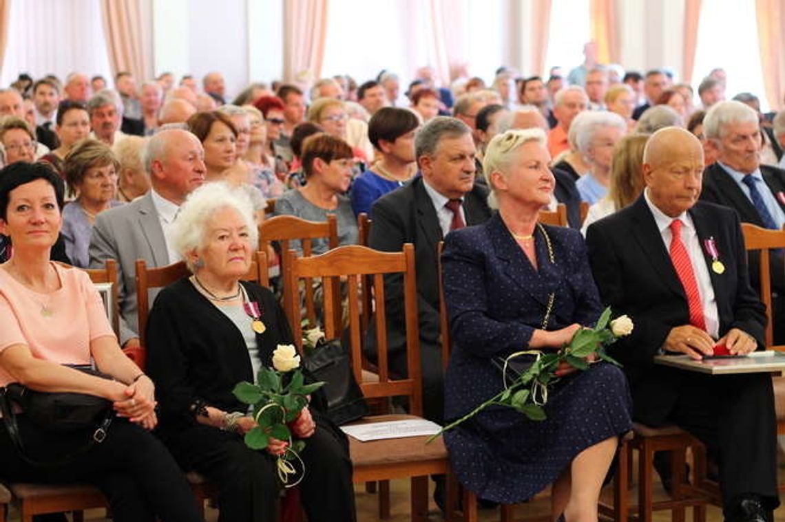 Powiat puławski ma 150 lat. Wręczyli odznaki za zasługi