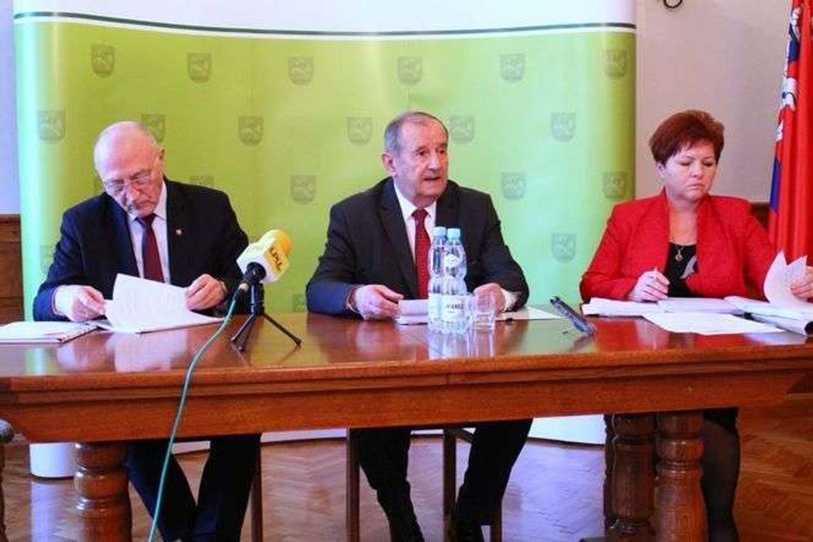 Powiat puławski: Planują wydatki na drogi i szkoły