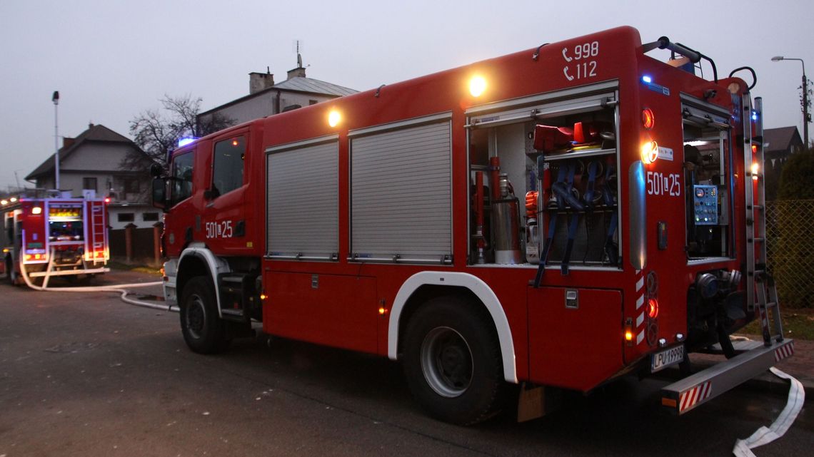 Powiat puławski w deszczu. Woda zalewa podwórka i piwnice