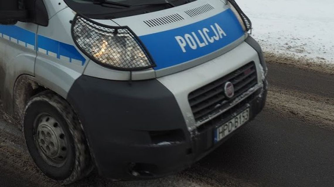 Powiat puławski: Zima zaskoczyła kierowców, niedzielne wypadki i kolizje