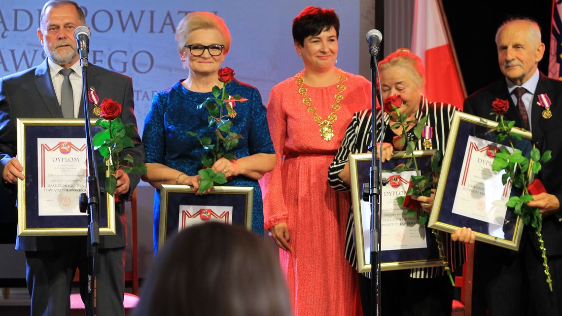 Powiat skończył 20 lat, odznaczenia dla zasłużonych
