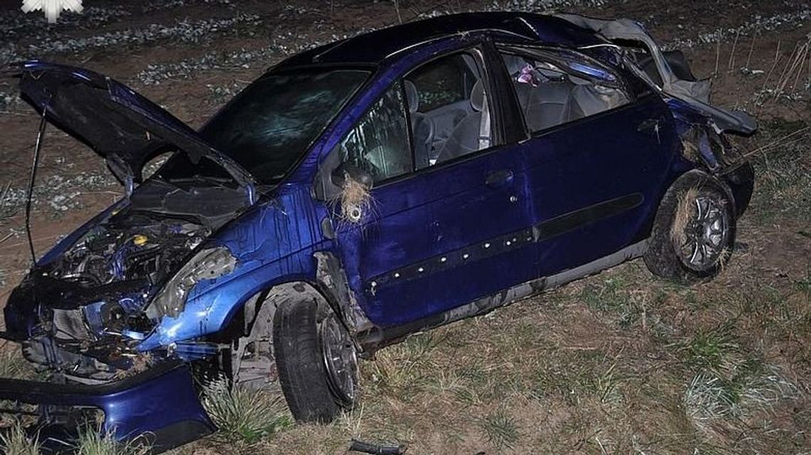 Powiat zamojski: Dachujący samochód kilkukrotnie koziołkował. Kierowca pijany Powiat zamojski: Dachujący samochód kilkukrotnie koziołkował. Kierowca pijany