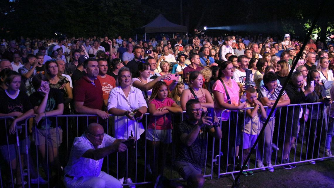 Powiatowe święto plonów. Janowiec bawił się z De Mono [zdjęcia, wideo]