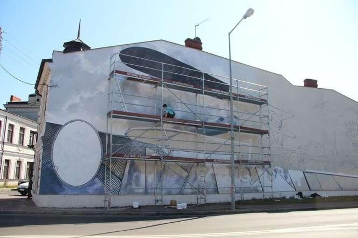 Powstaje mural przypominający o nieistniejącej wytwórni samolotów. "To dla mnie wyzwanie" 
