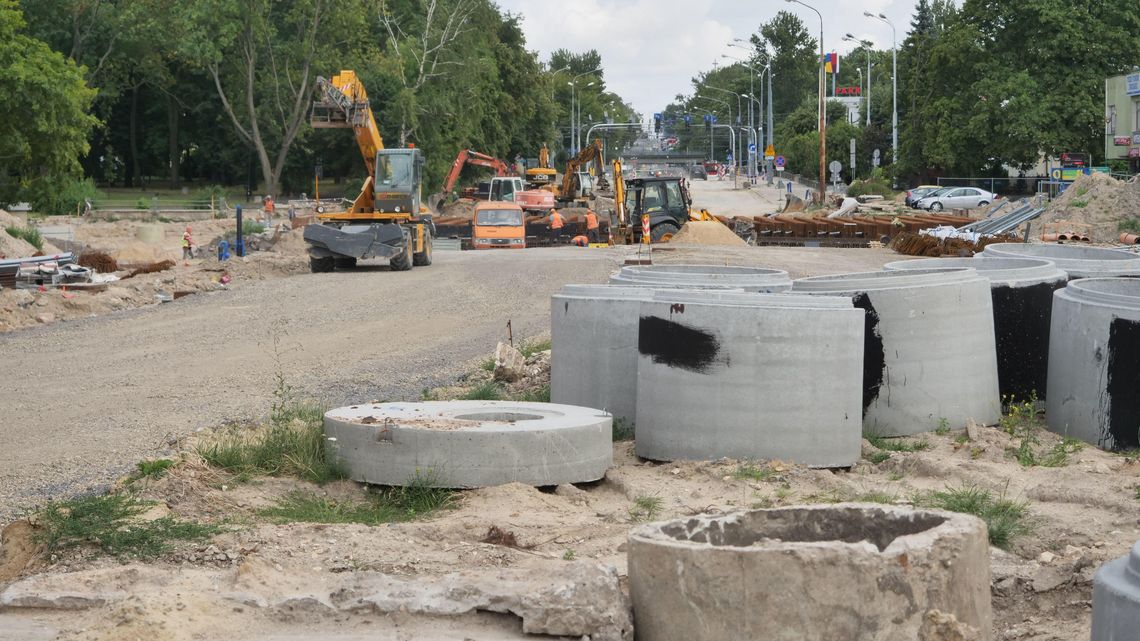 Powstaje nowy most w ciągu ul. Fabrycznej. Za tydzień będą go betonować Powstaje nowy most w ciągu ul. Fabrycznej. Za tydzień będą go betonować