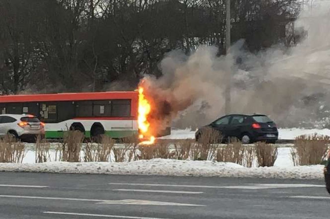 Pożar autobusu MPK na al. Solidarności. Ogień pojawił się podczas jazdy