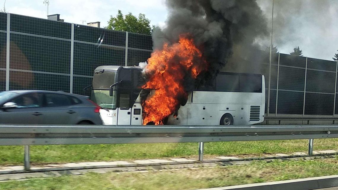 Pożar autokaru wiozącego dzieci na al. Solidarności w Lublinie [wideo, zdjęcia]