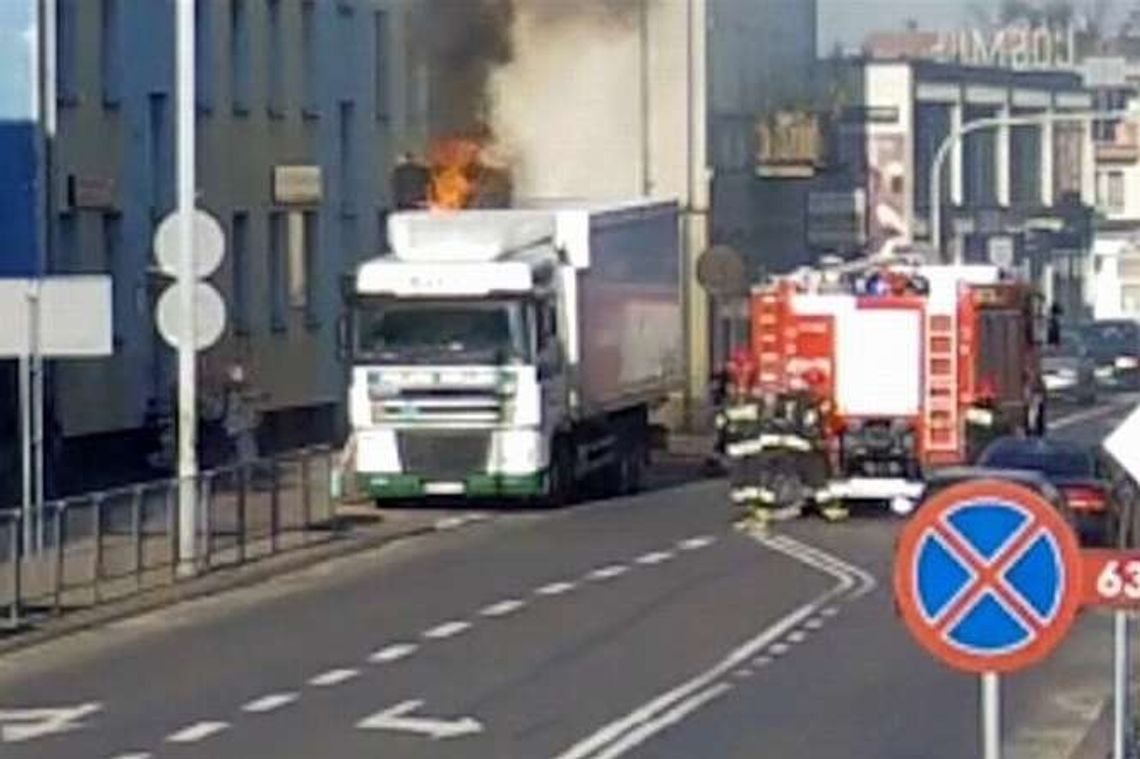 Pożar ciężarówki w centrum Łukowa. Wiadomo co było przyczyną wybuchu ognia