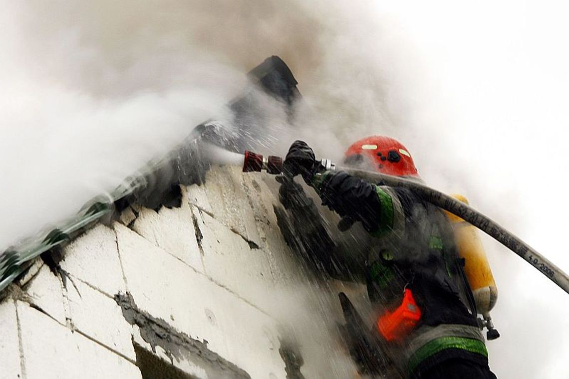 Pożar domku letniskowego w Okunince. Jedna osoba w szpitalu Pożar domku letniskowego w Okunince. Jedna osoba w szpitalu