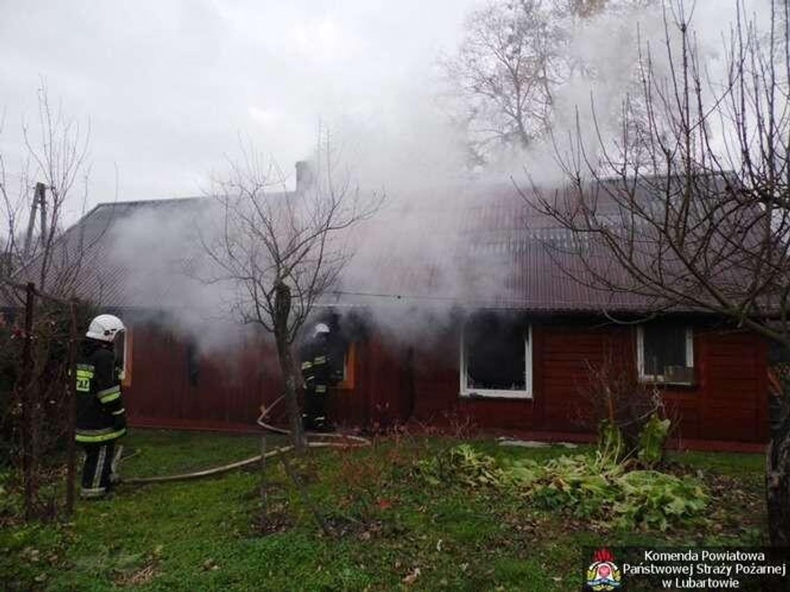 Pożar domku letniskowego. Zwarcie instalacji elektrycznej