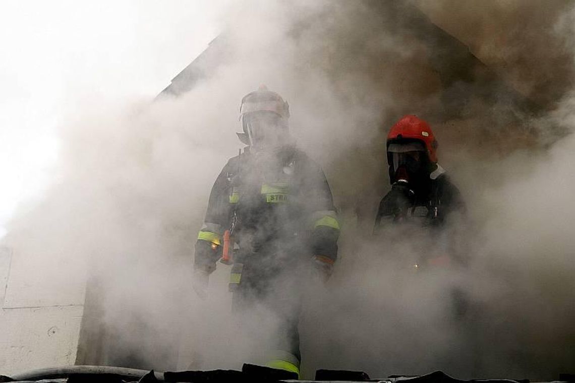 Pożar domu w Jedlance Starej: 14-letnia dziewczynka wyskoczyła z okna