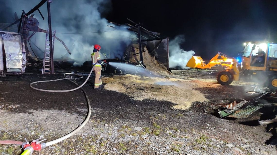 Pożar doszczętnie zniszczył stolarnię. Należała do strażaka