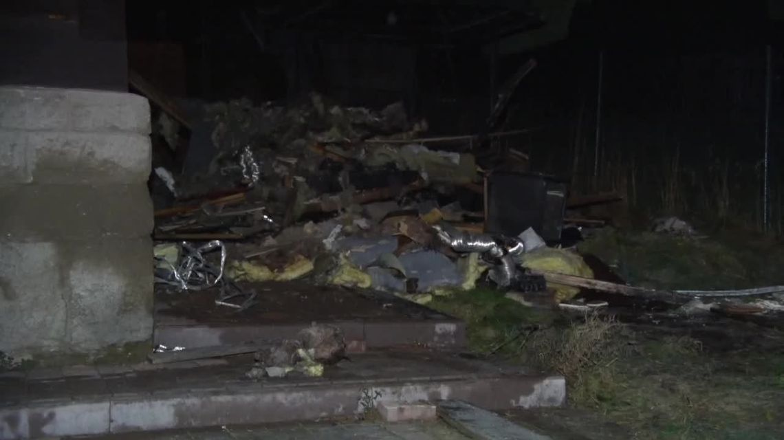 Pożar drewnianego domu na Śląsku. Ewakuowano 19 osób, sprawą zajmie się sanepid