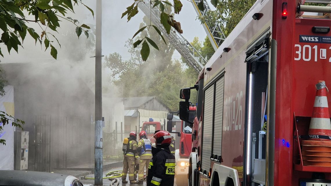 Pożar hali w Lublinie. Dym widoczny z odległości kilku kilometrów