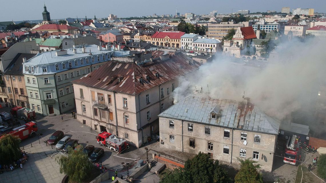 Pożar kamienicy na Starym Mieście w Lublinie [zdjęcia z drona]