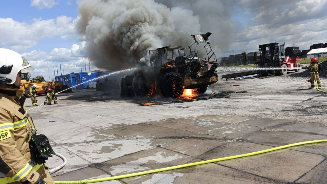 Pożar ładowarki na stacji Zamość – Bortatycze. Na szczęście nikt nie ucierpiał Pożar ładowarki na stacji Zamość – Bortatycze. Na szczęście nikt nie ucierpiał