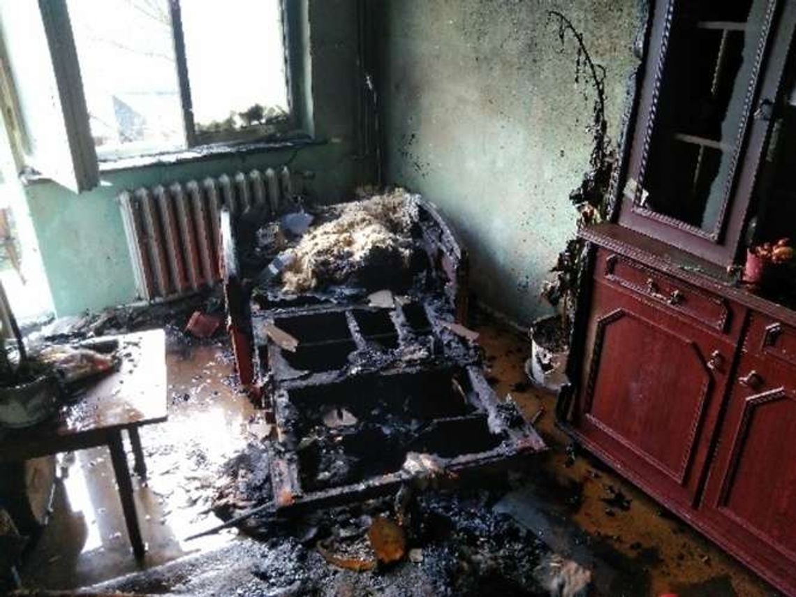 Pożar mieszkania w Poniatowej. Nie żyje 63-latek [zdjęcia]