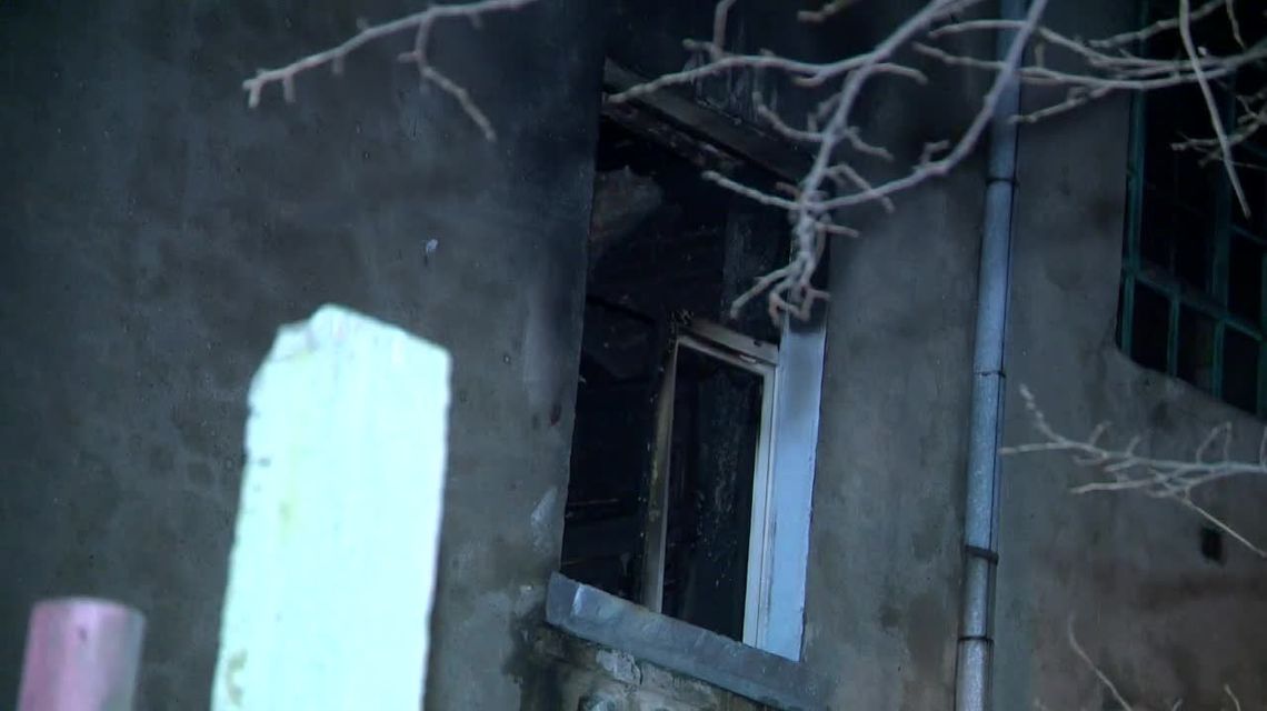 Pożar na pierwszym piętrze kamienicy. Nie żyje jedna osoba Pożar na pierwszym piętrze kamienicy. Nie żyje jedna osoba