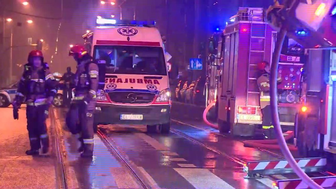 Pożar na poddaszu kamienicy: jedna osoba nie żyje, a siedem zostało ewakuowanych